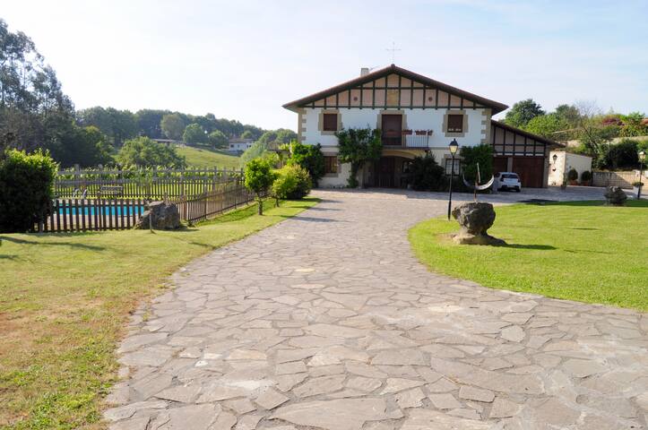 CASERIO KAMIRUNE, 6 PAX gallery image 4