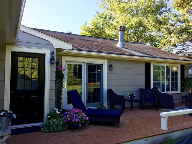 Mid Town Marblehead 1 B/R Pvt. Wing w/Own Entrance