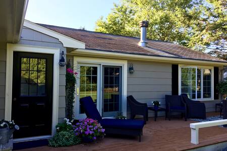 Mid Town Marblehead 1 B/R Pvt. Wing w/Own Entrance