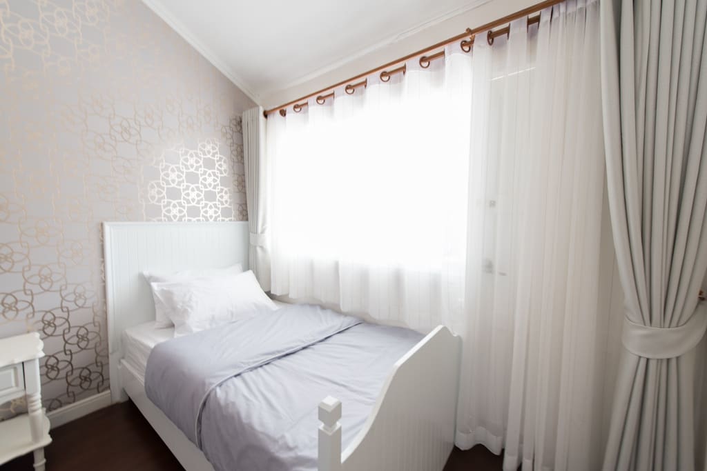 Twin bedroom
