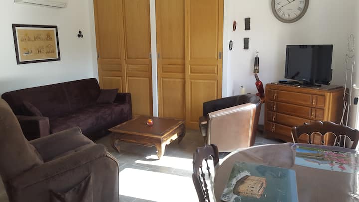 Dnevni boravak s kaučom na razvlačenje