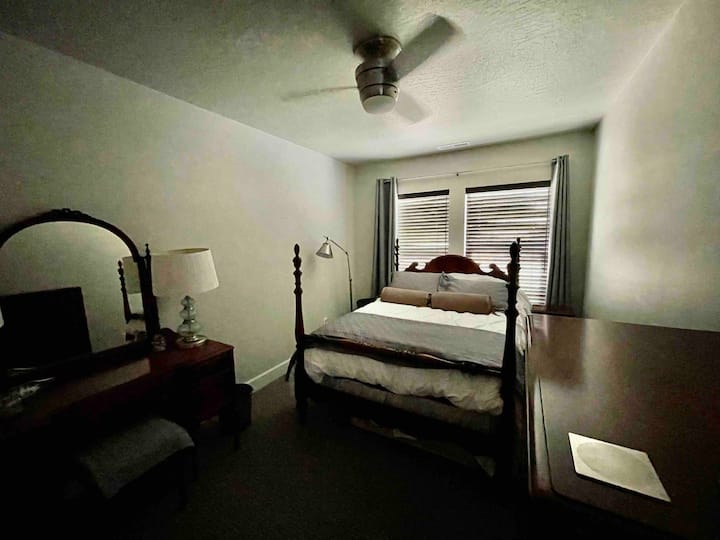 Спална соба на горниот кат (вкупно 3 спални соби на горниот кат)