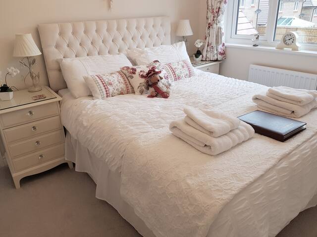 The Vintage Pair,  Double Room/ Private Bathroom.