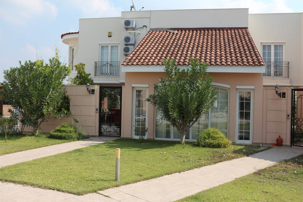 Villa dış görünüşü