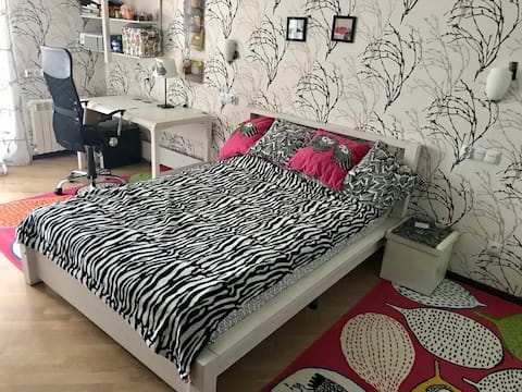 Просторная уютная комната в тихом зеленом районе