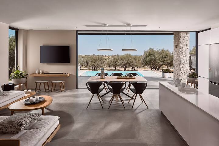 Minimal design, 70 sq.m. heated pool, full privacy gallery image 5