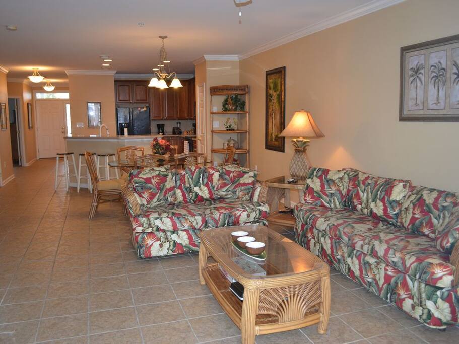 Large Kitchen/Dining/Living Rooms