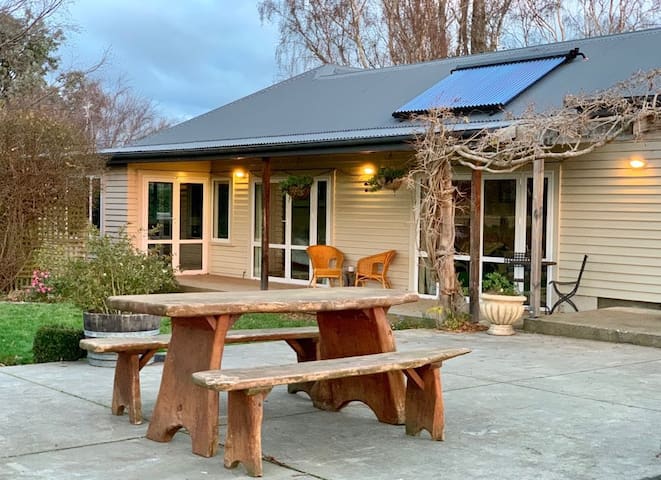 The Rustic Country Retreat Cottages For Rent In Tai Tapu