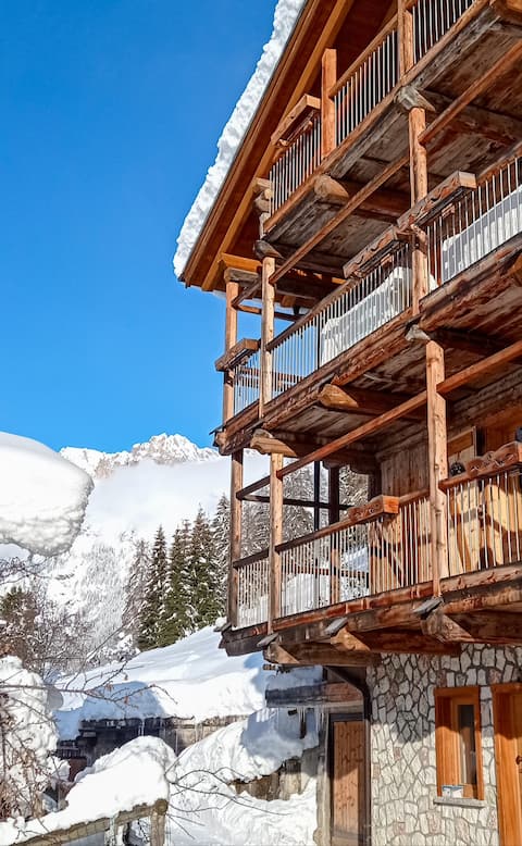 Tabià Fregona, traditional Dolomite chalet