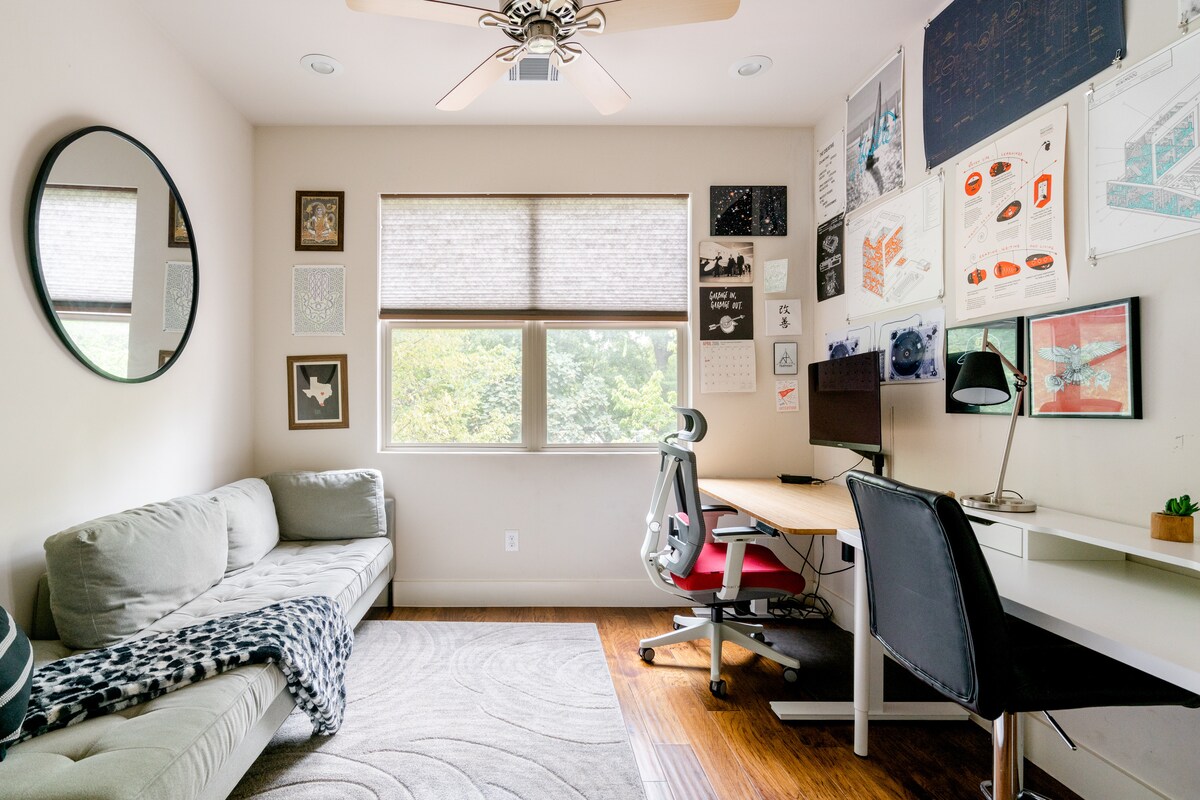 Inviting, Roomy Escape in Hip East Austin with a Garage Gym