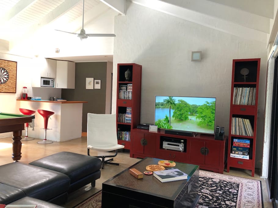 Large Smart TV. Kitchenette.