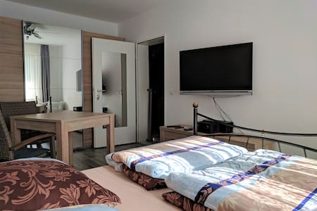 Nettes Zimmer, Top-Ausstattung, Klimagerät, legal