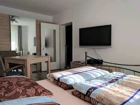 Nettes Zimmer, Top-Ausstattung, Klimagerät, legal