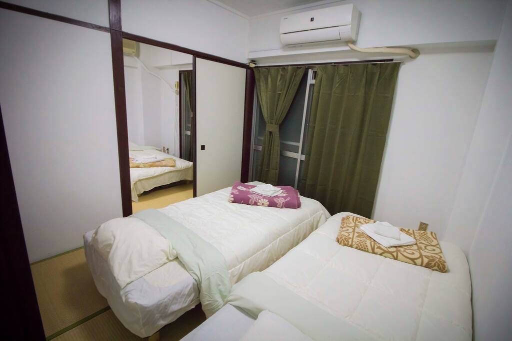 total 4 single beds