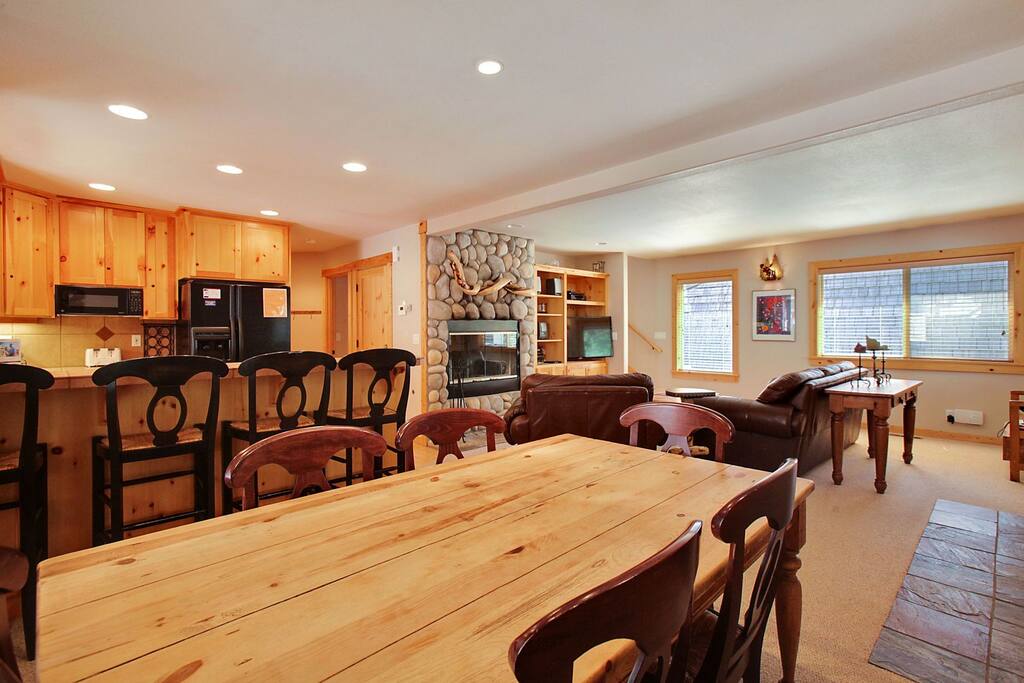 Dining Table,Furniture,Table,Dining Room,Indoors