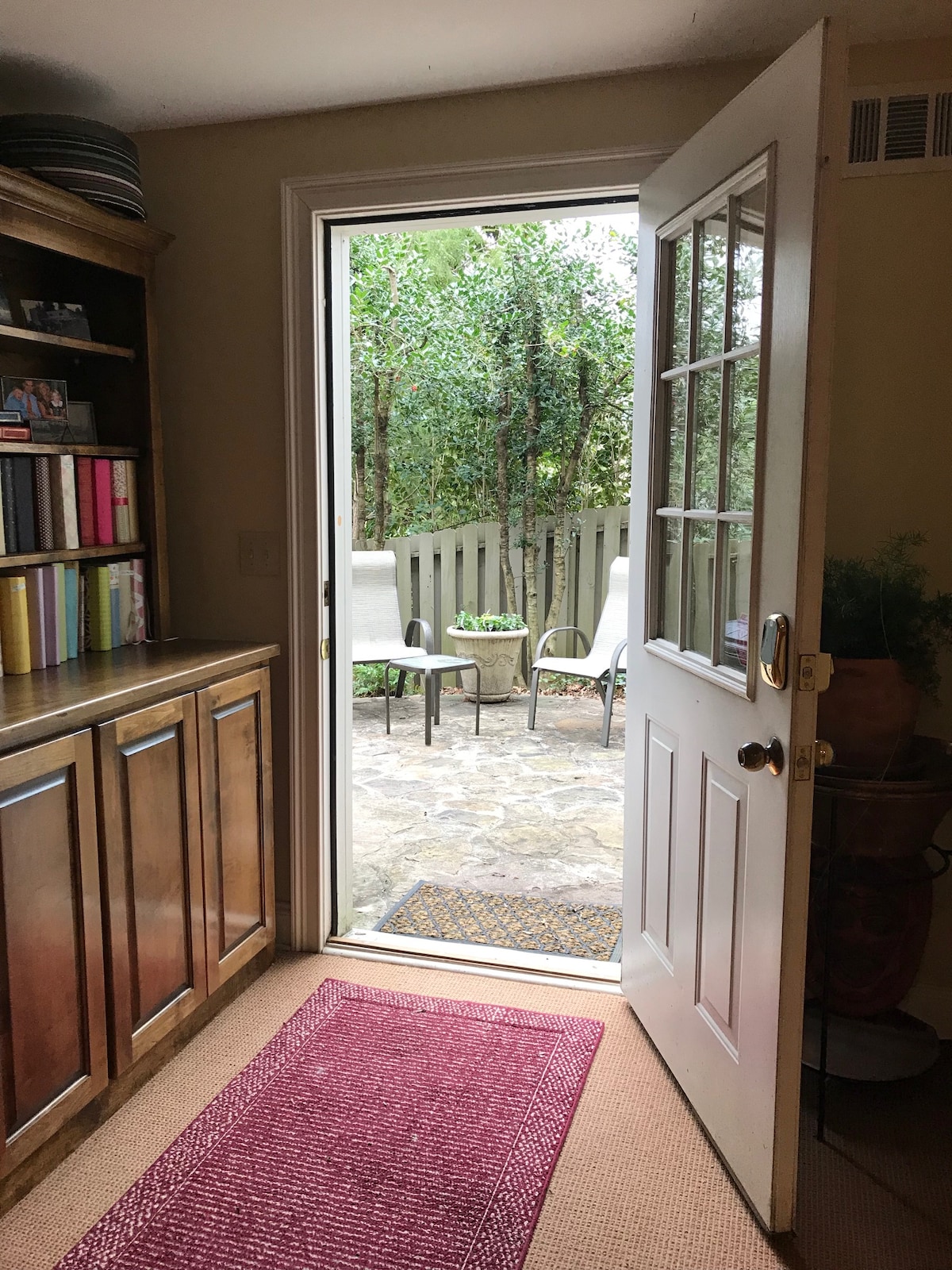 Top Airbnb: Beautiful 1 Bedroom, Super Quiet Location, In Town in Virginia Highland