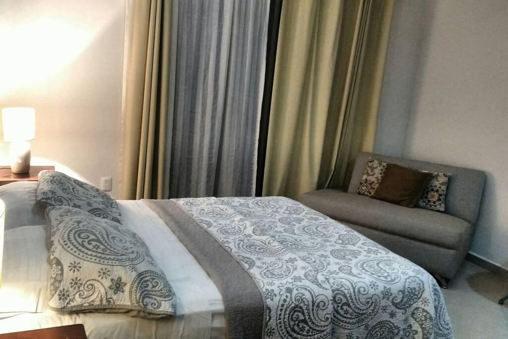 Habitación con cama queen
