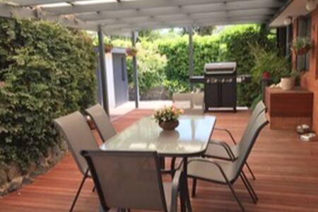 Spacious home in lyons - central location