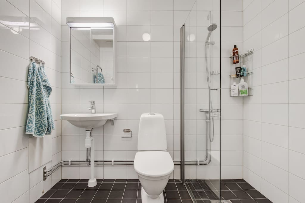 Vårt badrum, golvvärme och uppvärmd handdukstork.