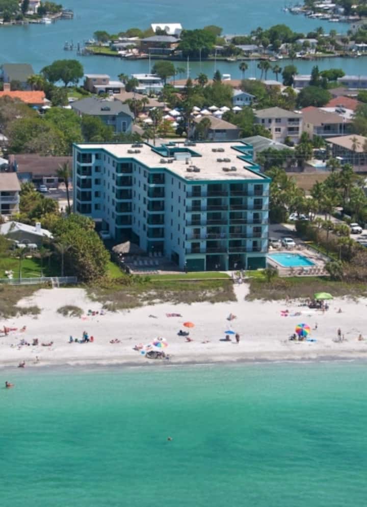 Camaron Cove Condo ON THE BEACH *BEAUTIFUL VIEWS* Condominiums for Rent in Indian Rocks Beach