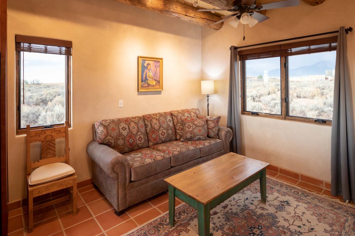 Woonkamer met queensize slaapbank met comfortabel Tempur-pedic-matras