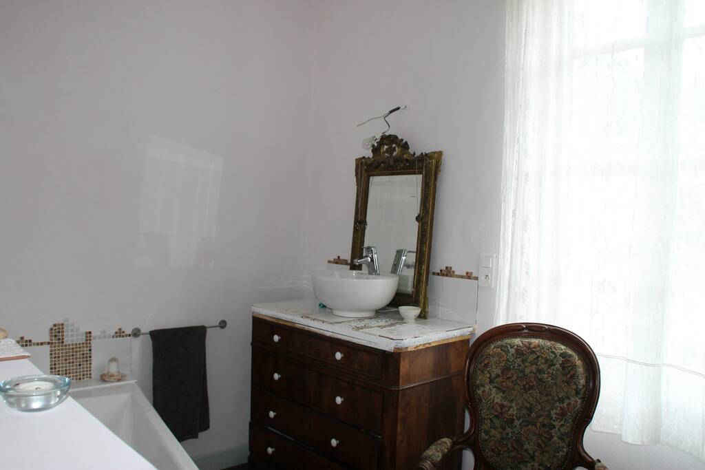 Baignoire et lavabo