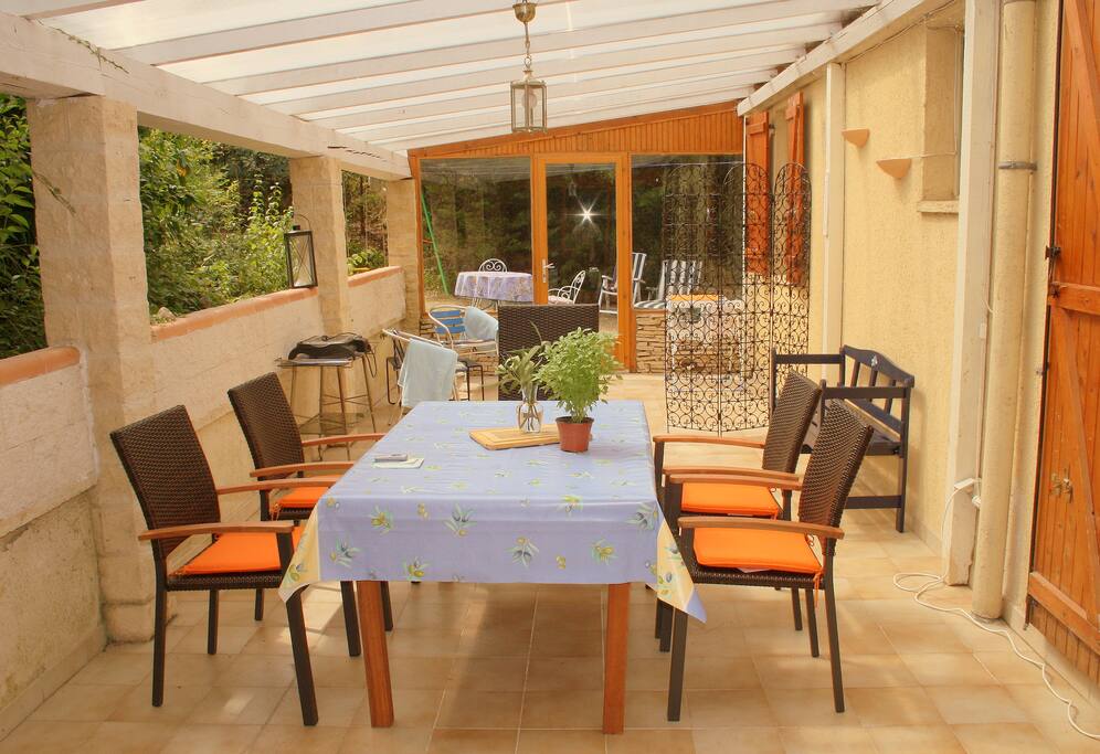 Terrasse - auch als Wintergarten zu schließen