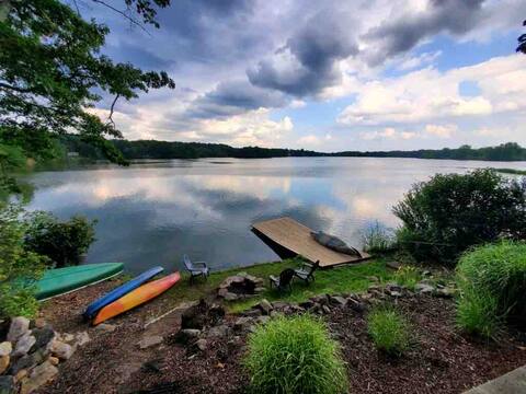 Lakefront Cottage with Private Dock in CT