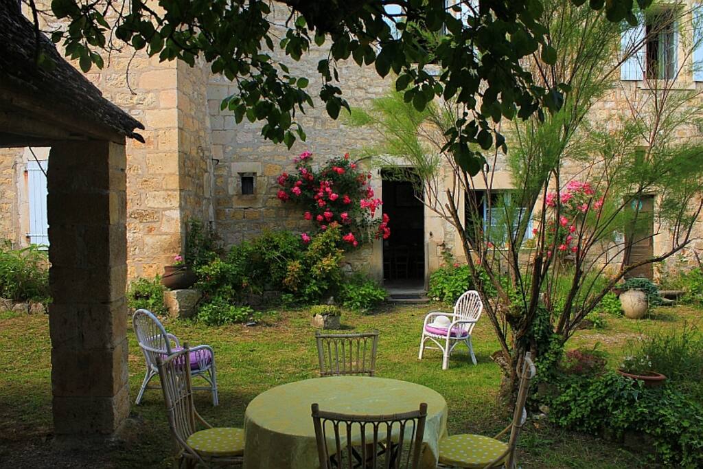 salon de jardin ombragé