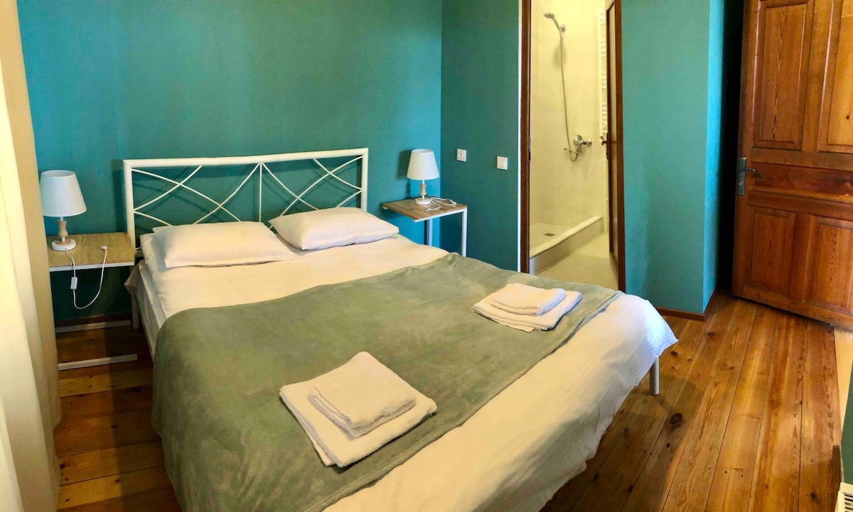 Dining area at Roka's Home Airbnb listing