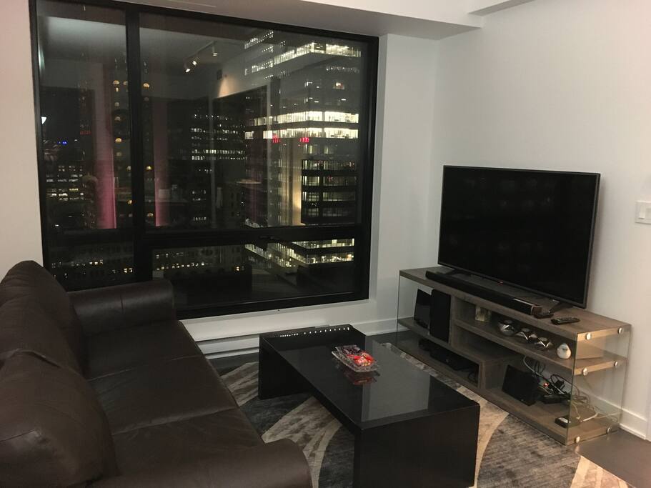 Downtown High End Condo - Tour Des Canadien