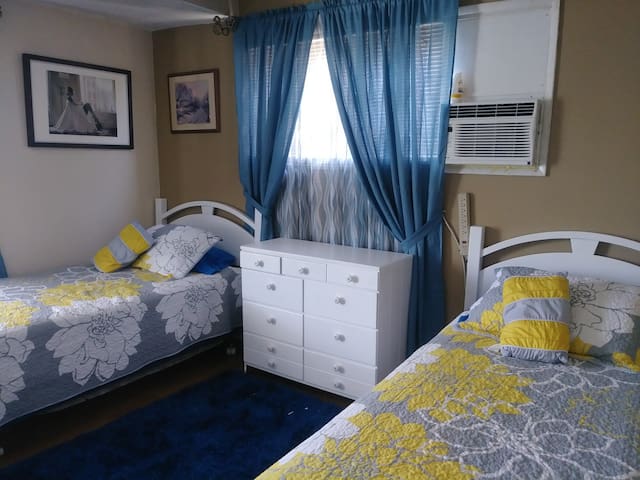West Covina / La Puente,  Spacious room for 2