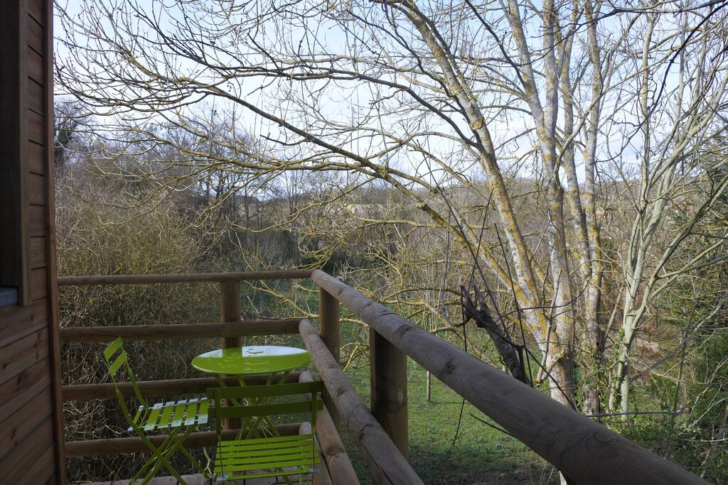 Balcon au coeur des arbres