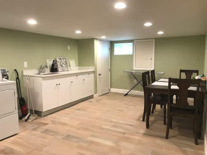 Chic Designer Room In U City - Philadelphia, PA