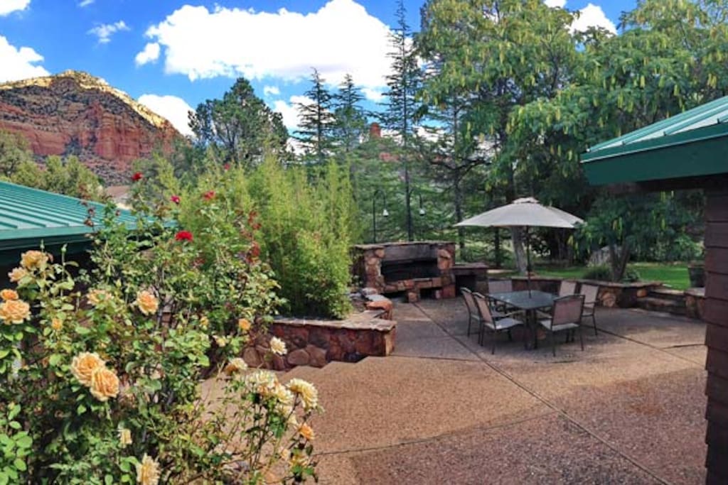 outdoor patio off of kitchen