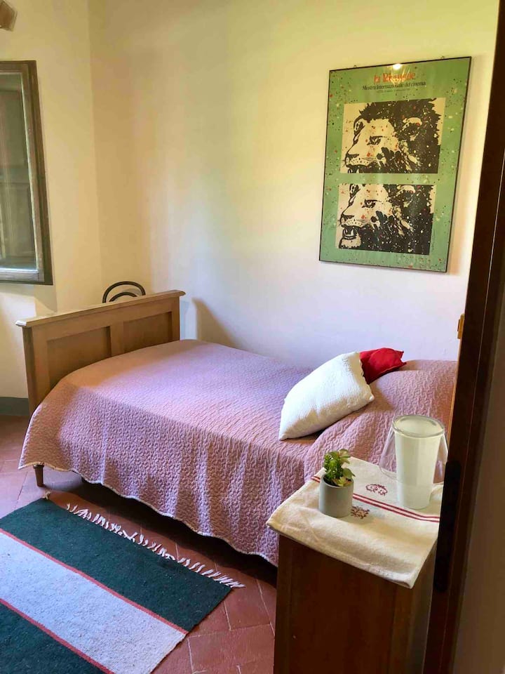 Letto singolo al piano terra