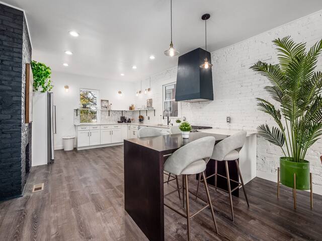 Downtown Columbus | Historic Luxury | Sleeps 14 gallery image 2