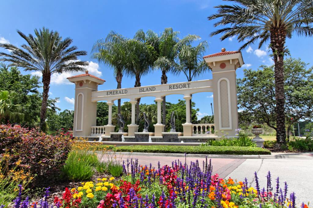 Emerald Island Entrance