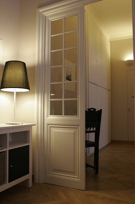 ambiente colazione-angolo cottura-tv flat-corridoio
