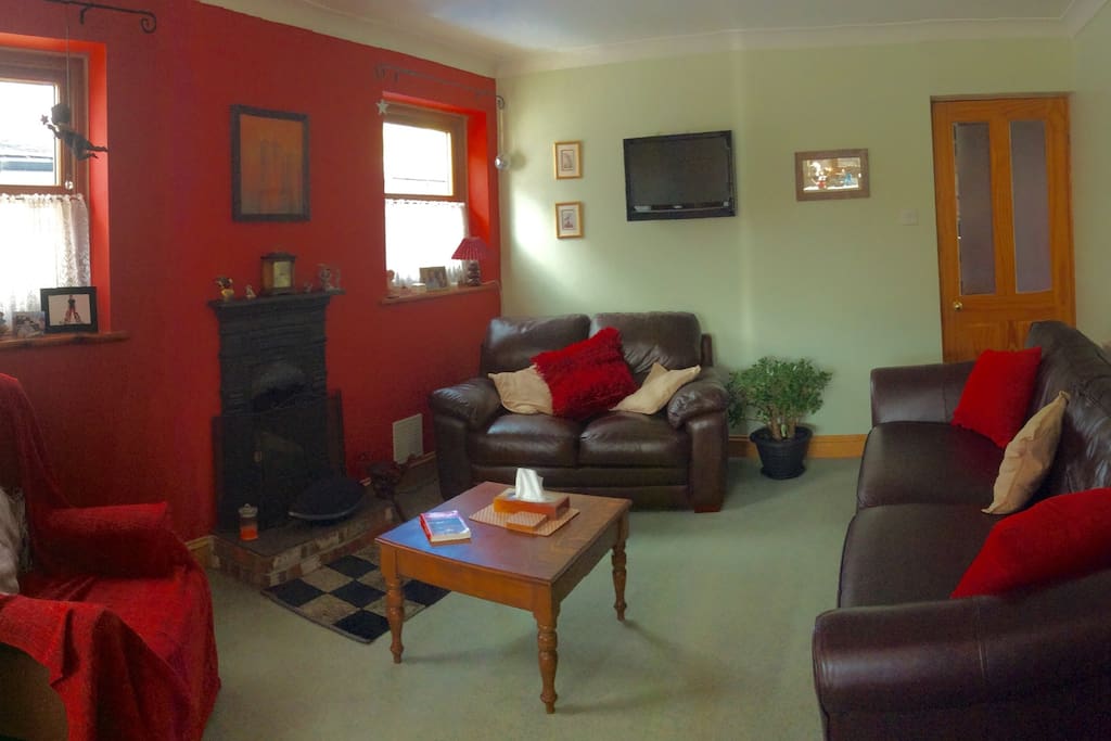 Guest's T.V. and lounge area