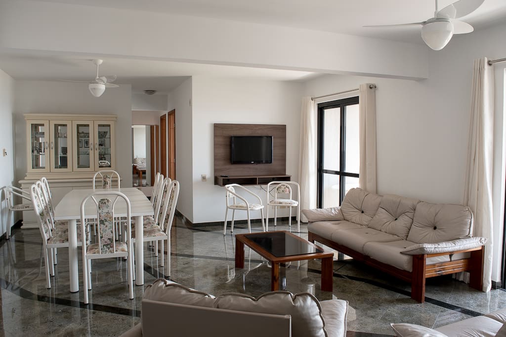 O apartamento comporta até 12 pessoas