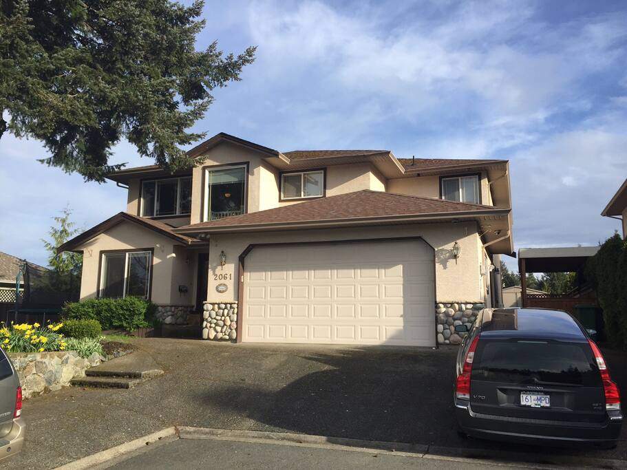 Excellent neighborhood. Newish house with new paint, new carpet in suite.