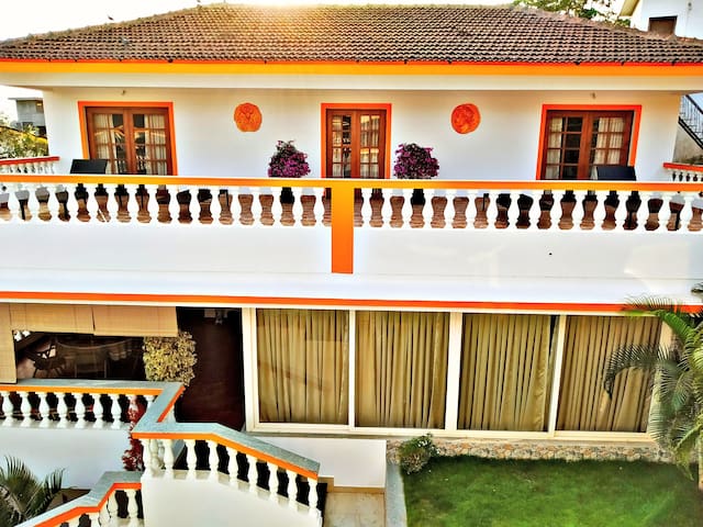 Villa De Plumeria 4+2Bhk PVT POOL WiFi 1km beach!