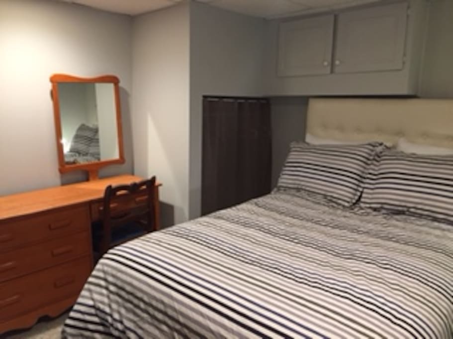 Double bedroom with bureau, desk and closet