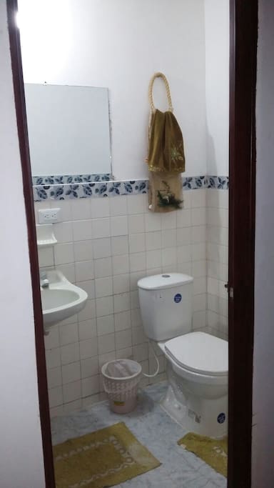 baño exclusivamente para el huesped