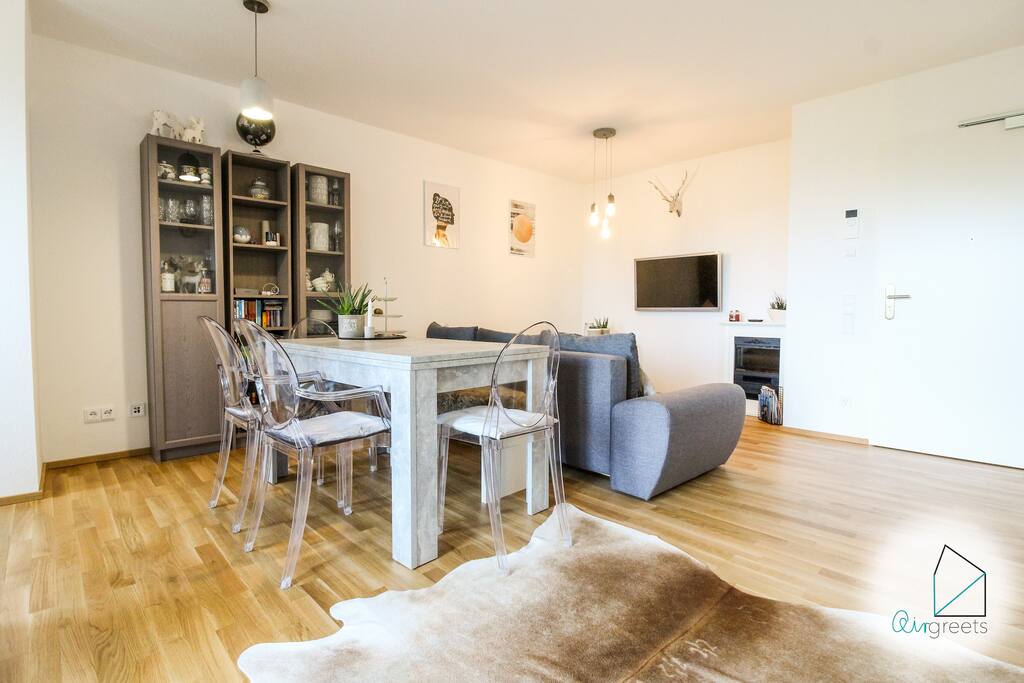 At the dining table with its extraordinary design you can enjoy your home-cooked meals.