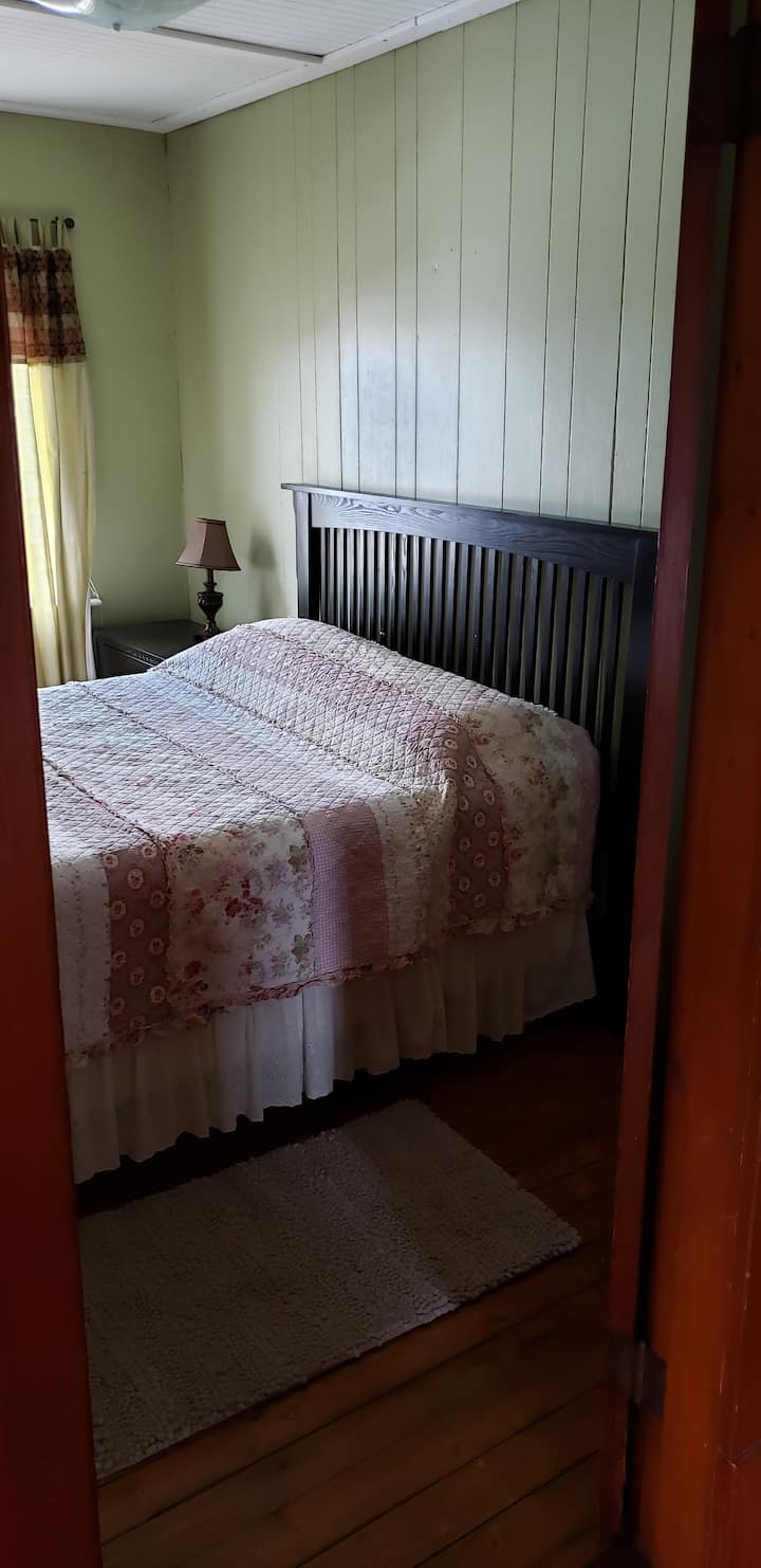 ชั้นบน - เตียงควีนไซส์