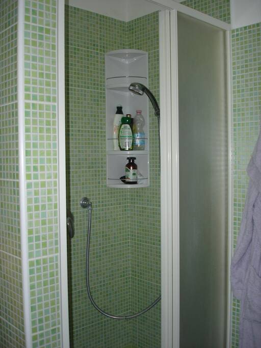 Bagno con doccia