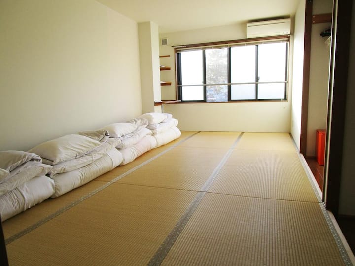 Japanese-Style Superior Room with Shared Bathroom - Hostels for Rent in ...