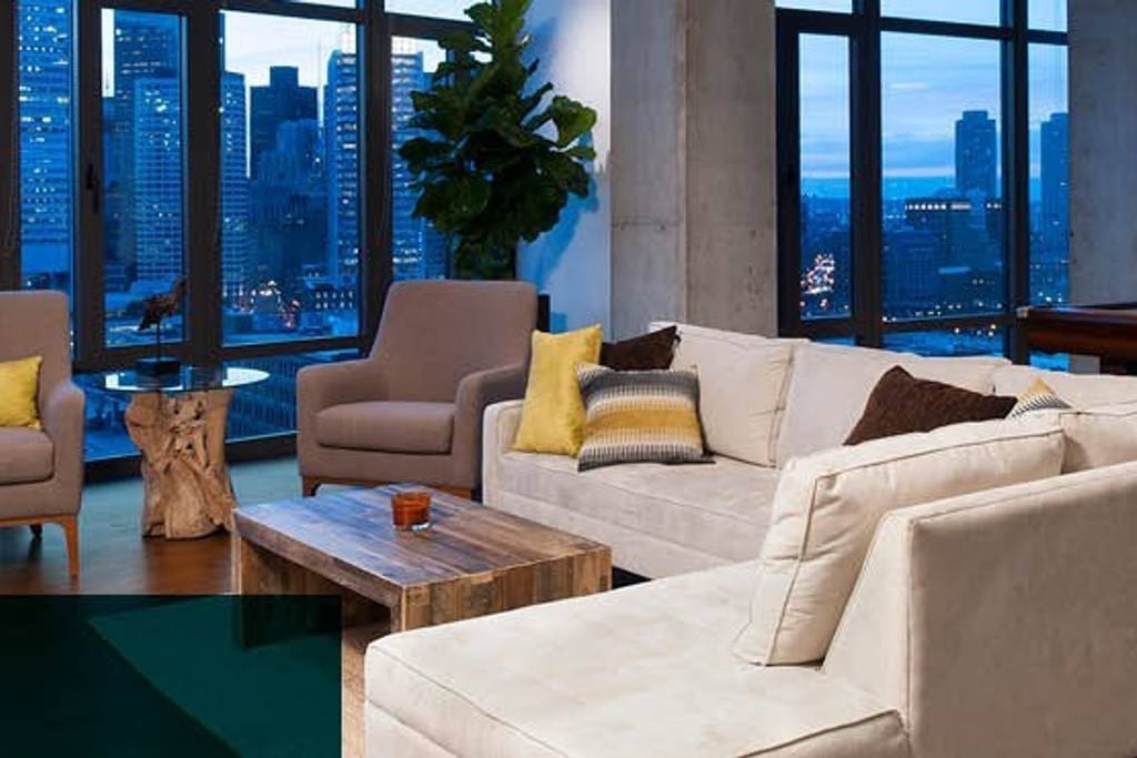 Excellent common spaces with free coffee, big screens, couches and a Pool table!